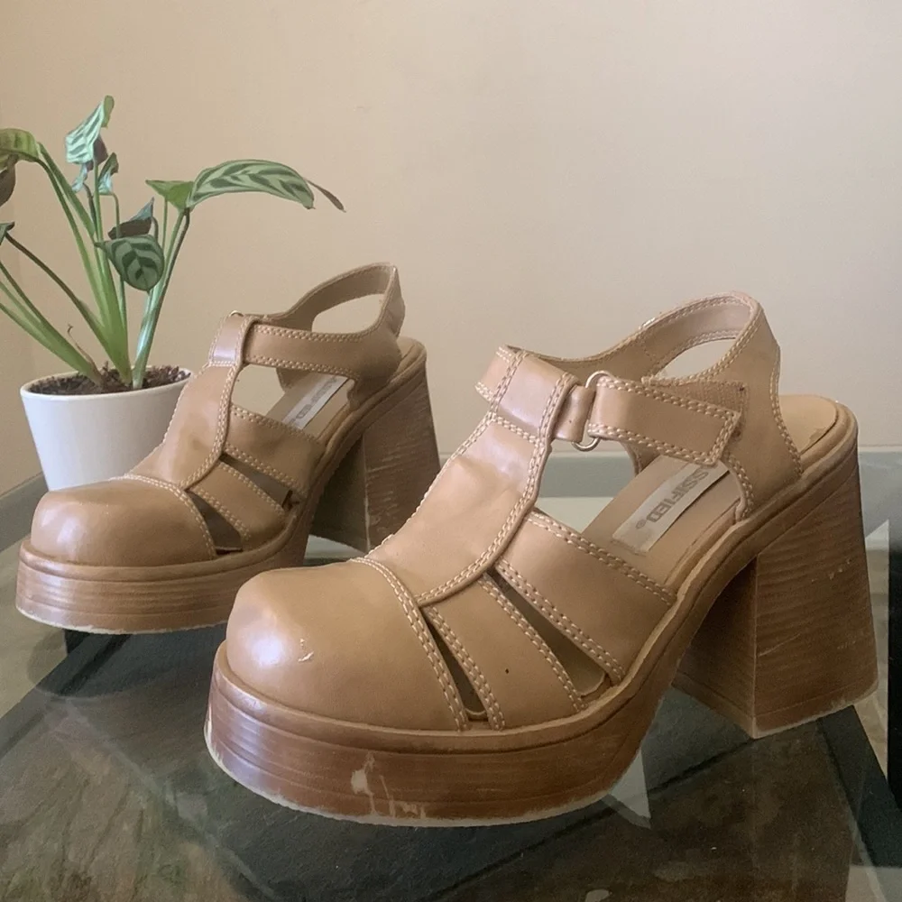 Y2K CLASSIFIED FLARED CHUNKY HEEL SANDALS